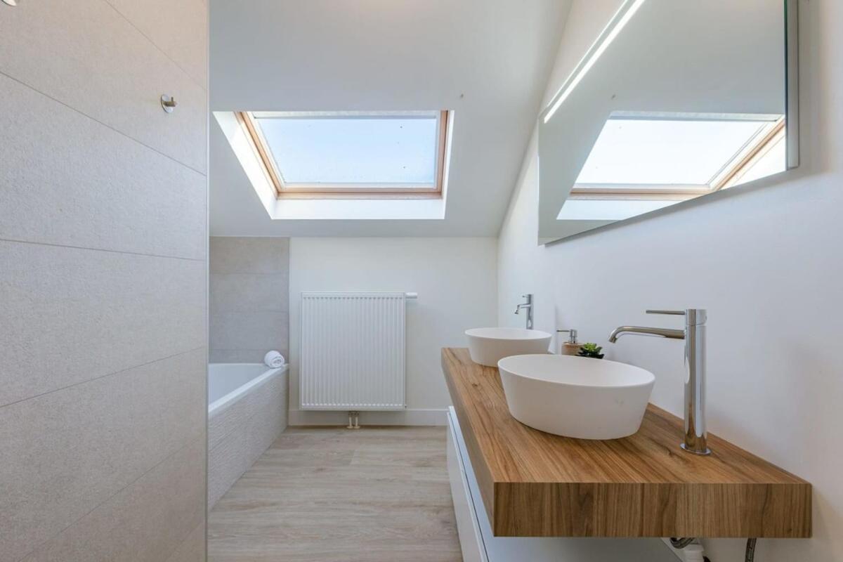 Huswell - Spacious House With Sunny Garden *