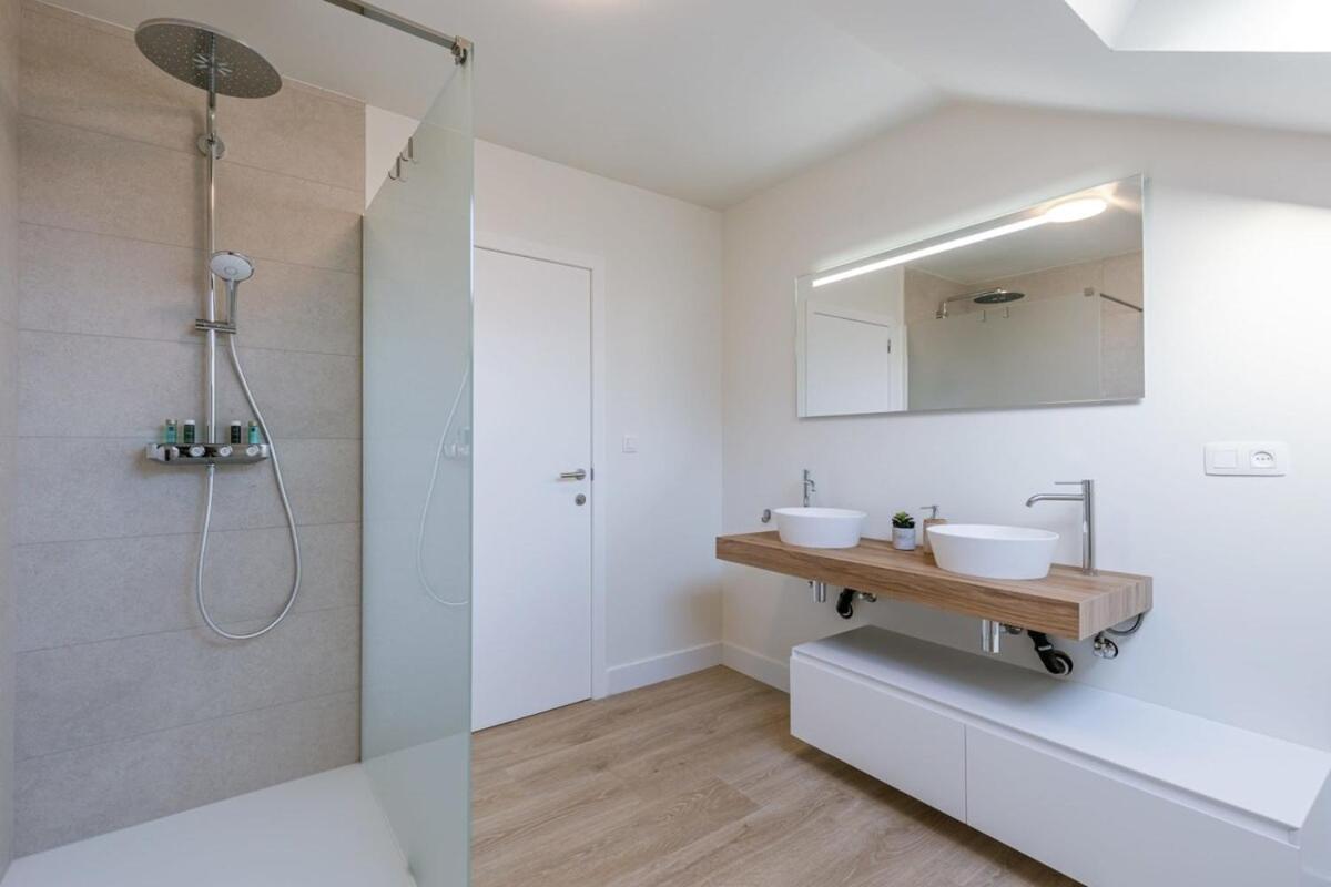 Huswell - Spacious House With Sunny Garden Villa *